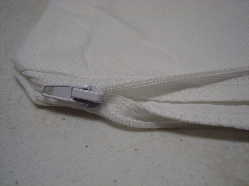Mainstays Microfiber Zippered Pillow Protector, 1 Each