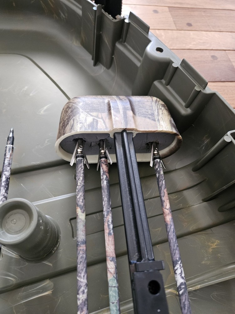 PSE Bow Madness Compound Bow RH 70# Max 25-30" Draw