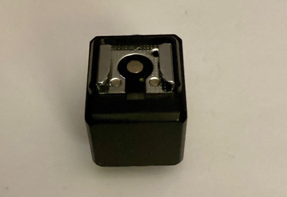 Hot Shoe Flash sync Slave adapter With 1/4 inch Threaded Base For Flash /Tripod