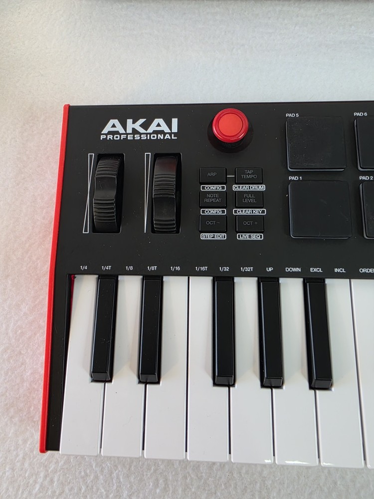 🟥🟥 Akai MPK Mini Plus 37-Key USB Midi Keyboard Controller Plus LLTGEM Case