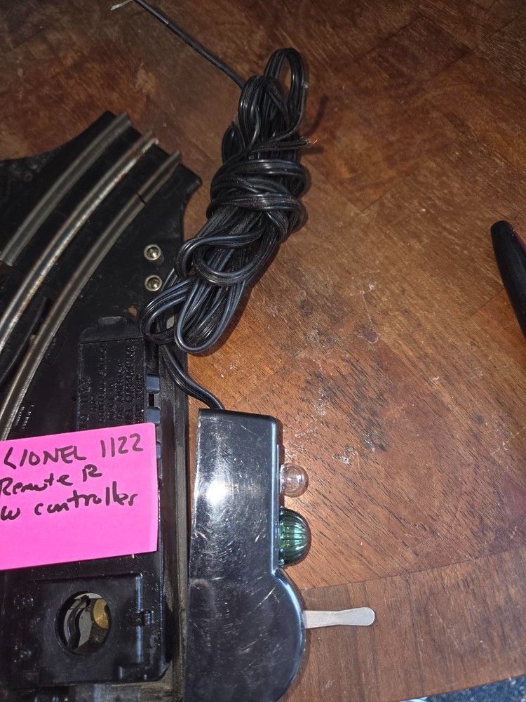 LIONEL REMOTE RIGHT SWITCH WITH WIRED CONTROLLER, SEE PHOTOS FOR DETAILS
