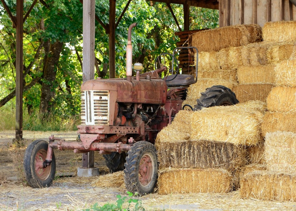 7x5ft Fabric Farm Barn Haystack Backdrop Countryside Old Tractor Hay Bales Fa...