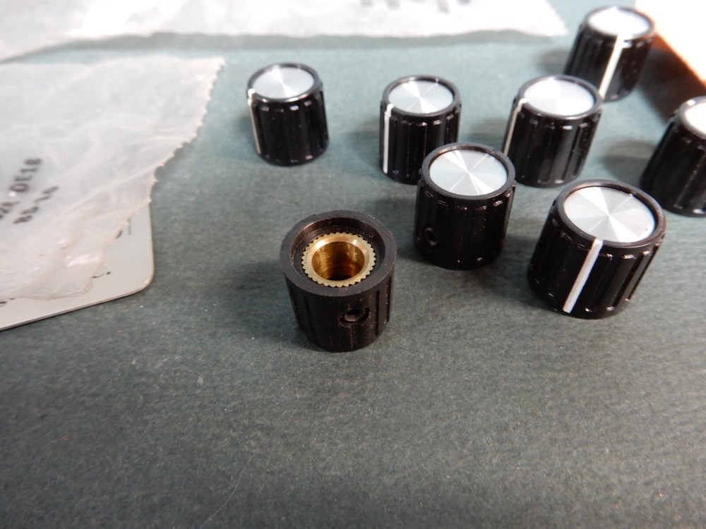 Raytheon MS91528 Equipment Knobs (5 NOS) Alco PKG40B-1/4 (8 NOS)