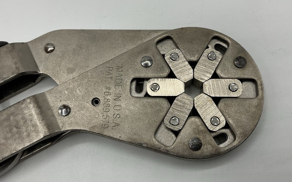 LoggerHead Tools 6" Bionic Wrench/Multitool w/9 Bits, 2 Blades & Belt Pouch USA