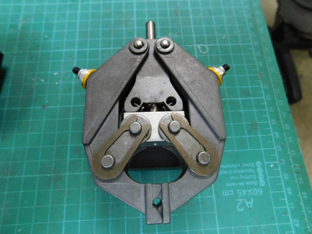 Mechanical Robot Claw Clamper