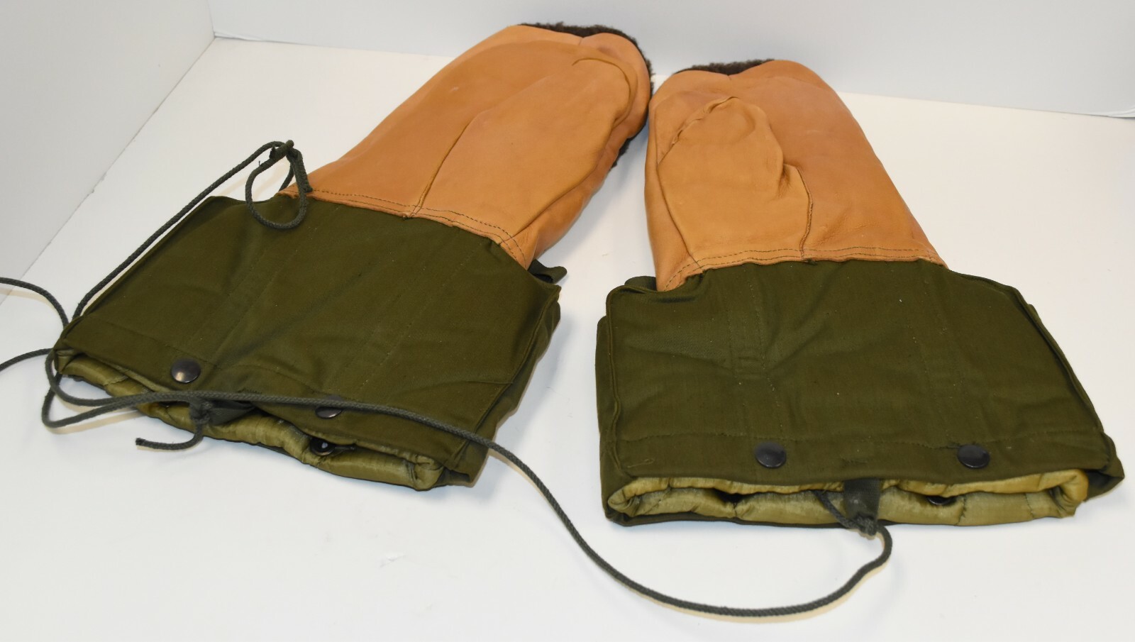 Military Issue Extreme Cold Weather Mitten Set - NOS - Brand NEW - Small