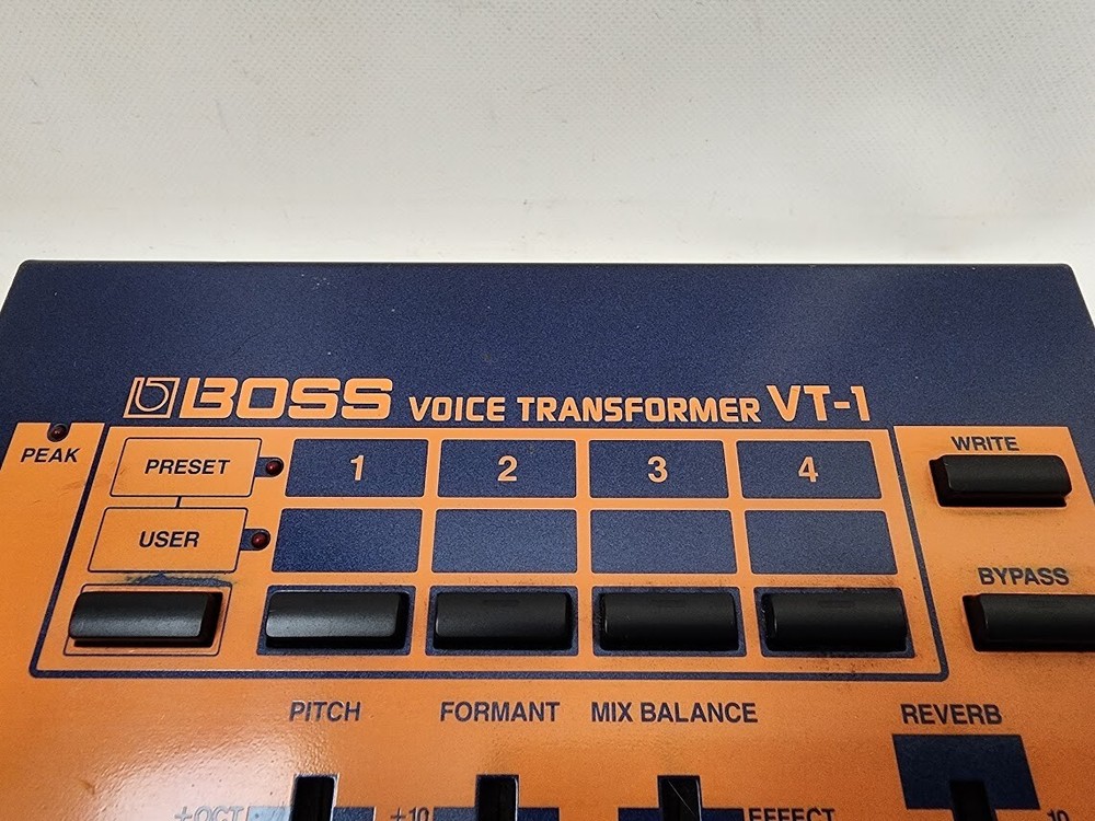 BOSS VT-1 VOICE TRANSFORMER Formant Shifter Vocoder Effects