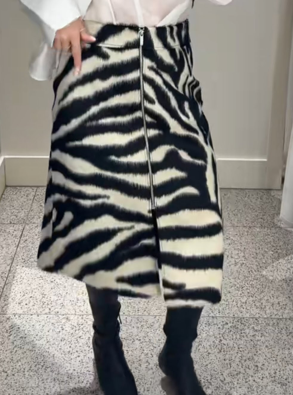 BNWT H&M Zip-Front Napped Finish Skirt Black / Zebra Print 1322799004 Sizes M,L