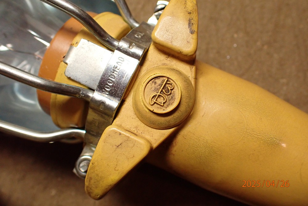 OLDER DANIEL WOODHEAD CO. PROTEX TROUBLE DROP LIGHT LAMP