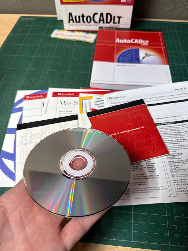 Autodesk/AutoCAD LT 2000 Software, 1 CD, Serial #, Open Box And Books LOOK EUC