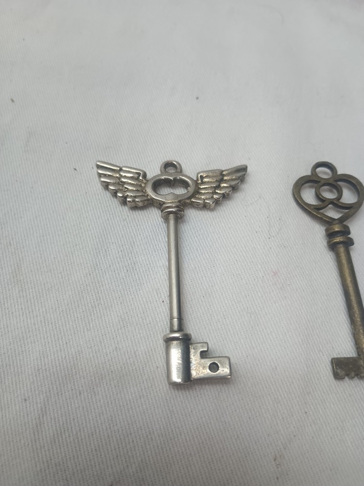 2 Skeleton Keys Decorative