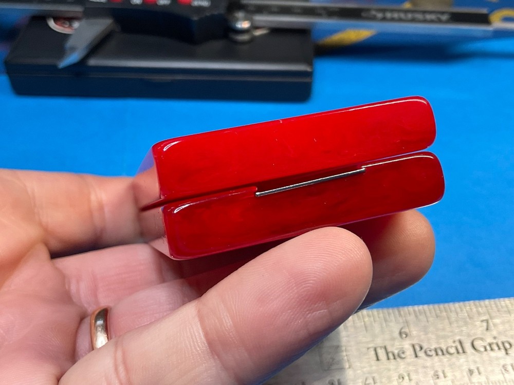 ———BEAUTIFUL RED MARBLED FOLDING CRIBBAGE BOARD——