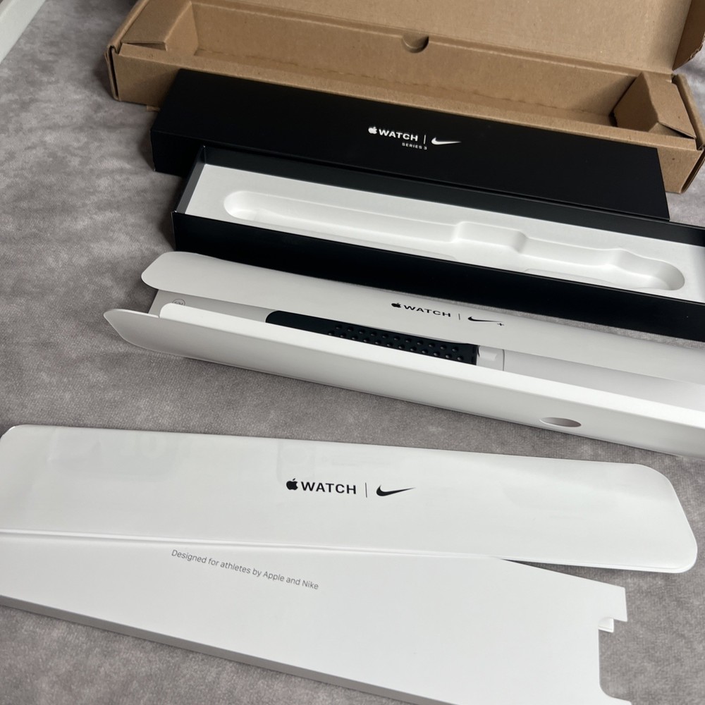 Apple Watch Series 3, 42 mm - EMPTY BOX ONLY