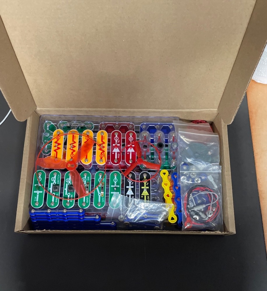 Elenco Snap Circuits - STEM Electronics Exploration Set - Kit/Kits?
