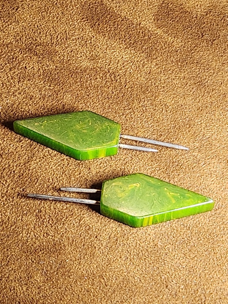 Vintage Pair Of Bakelite Green Corn Holders