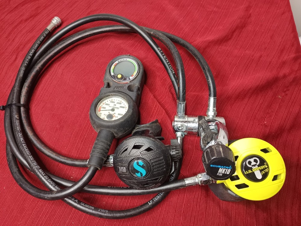 SCUBAPro MK10 Plus + M50 + US Divers Octo + US Divers Pivot Gauges UNTESTED