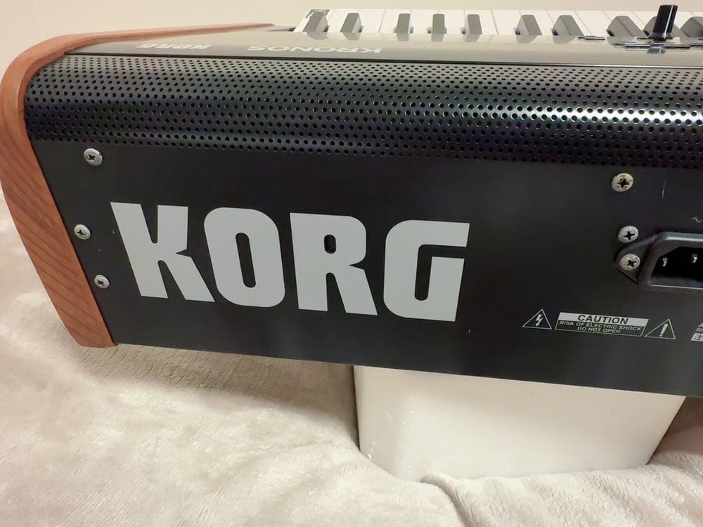 Korg Kronos 2 73-Key Music Workstation
