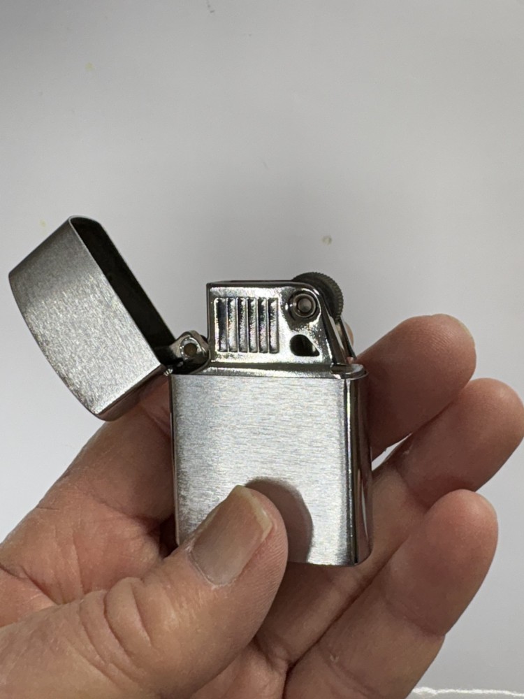 Ronson Wind 11 Lighter Nice Condition