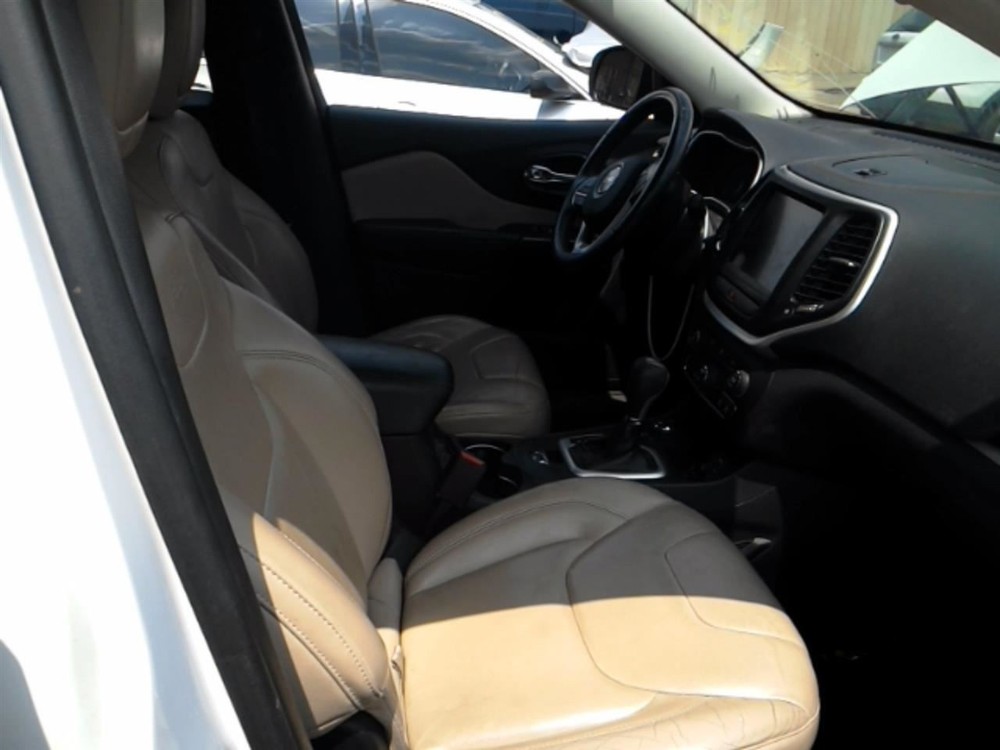 CHEROKEE 2015 Glove Box 104849681