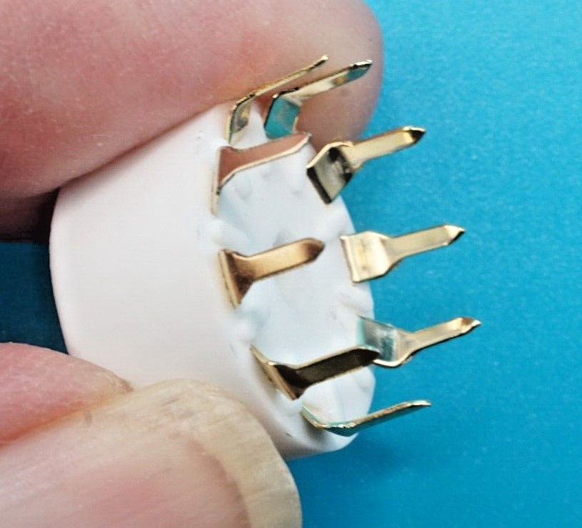 TUBE SOCKET #15 - 9 Pin High Temp Plastic - PC Mount - Gold