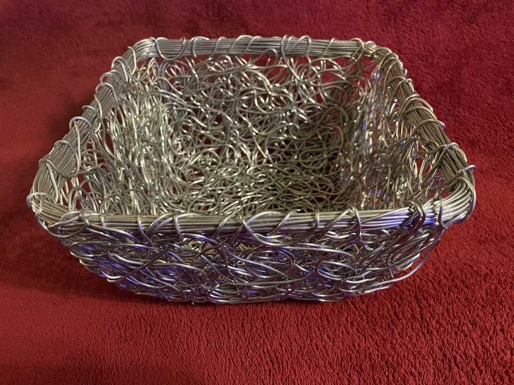 UNIQUE TWISTED METAL SILVER WIRE 8" BOHO STYLE BREAD / FRUIT BASKET