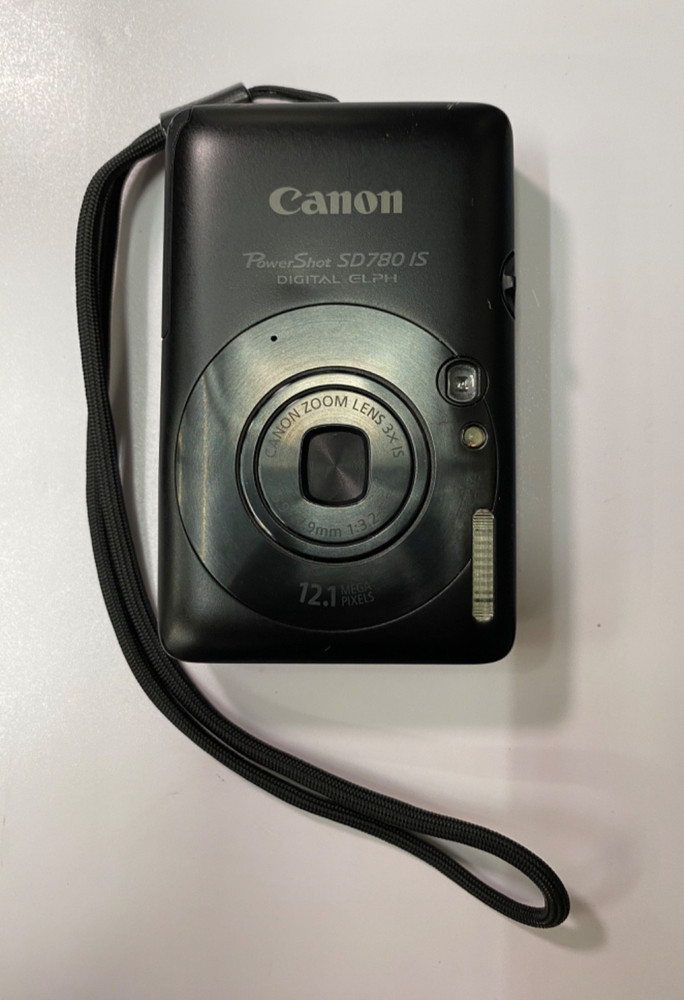 Canon PowerShot Digital ELPH SD780 IS 12.1 MP Compact Camera Bundle *WORKING