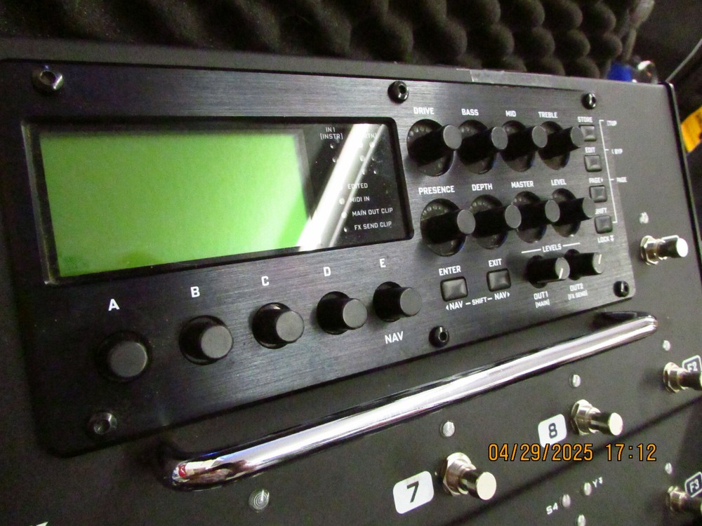 Fractal Audio Systems AX8 Amp Modeler/Multi-FX Processor - Black