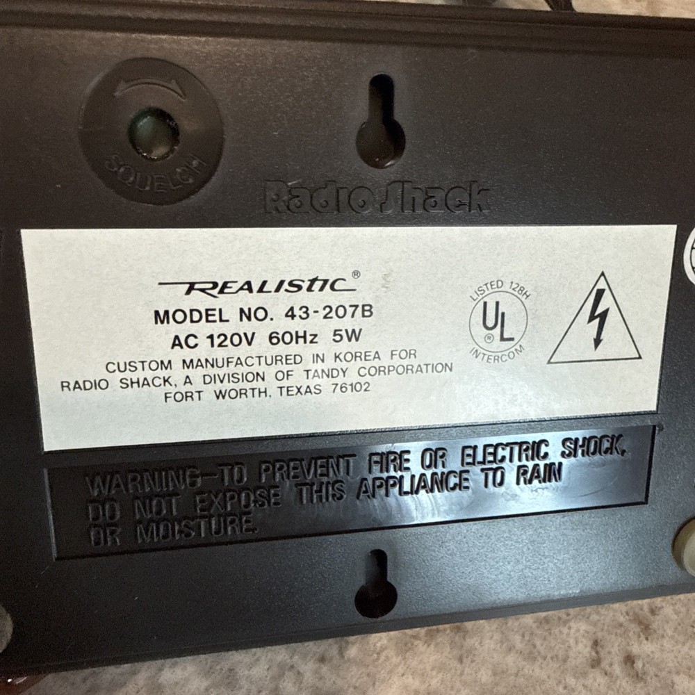 RadioShack Realistic Plug 'n Talk Wireless Intercom System 2 Stations 43-207B