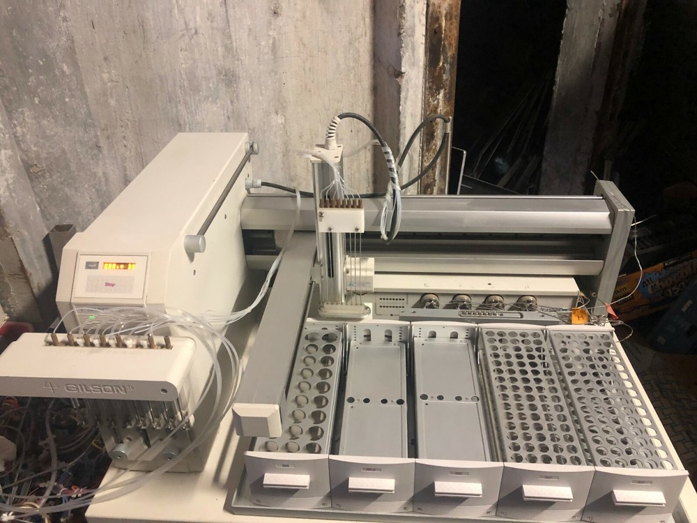 Gilson 215 Liquid Handler and 889 Multiple Injection Module