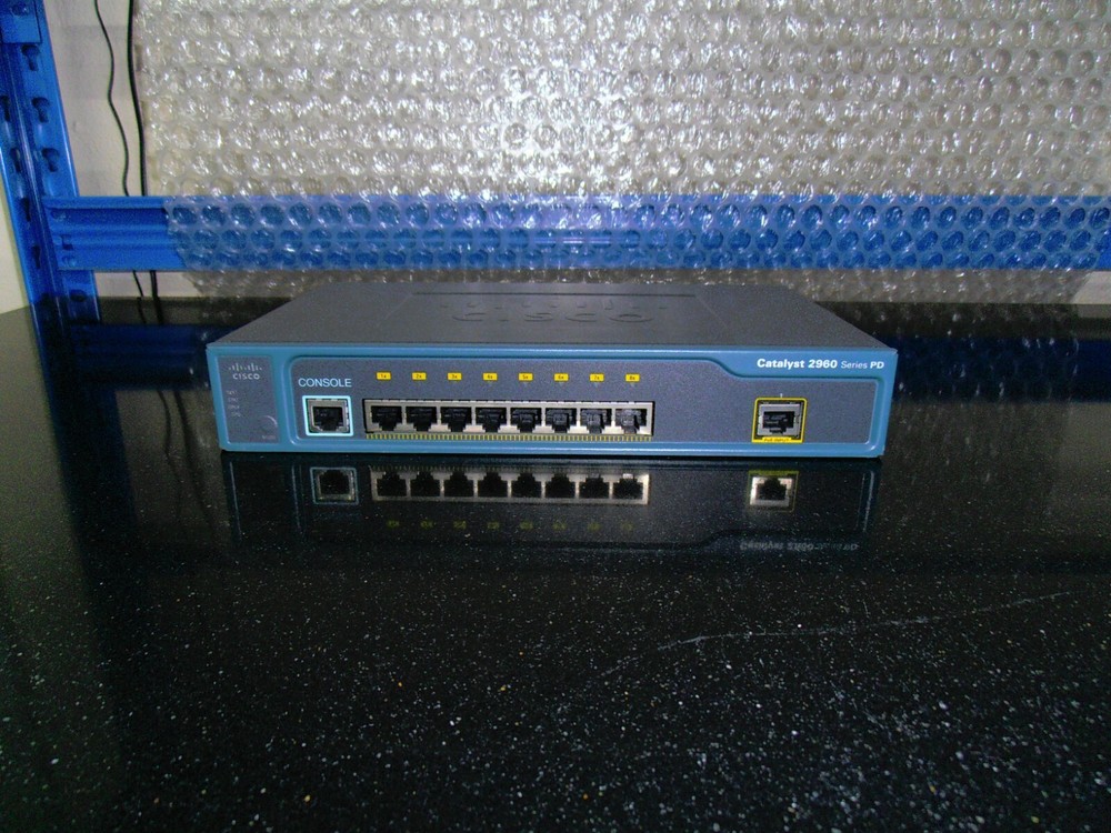 Cisco Catalyst 2960 Series  WS-C2960PD-8TT-L