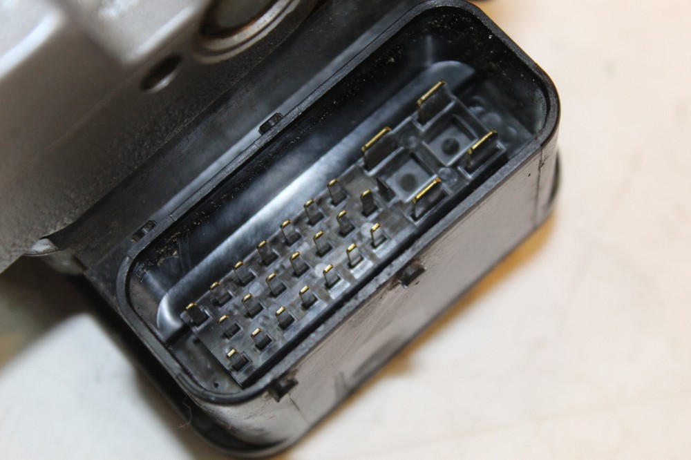 2013 Triumph Tiger 800 ABS Brake Pump Unit Module Control 2022011