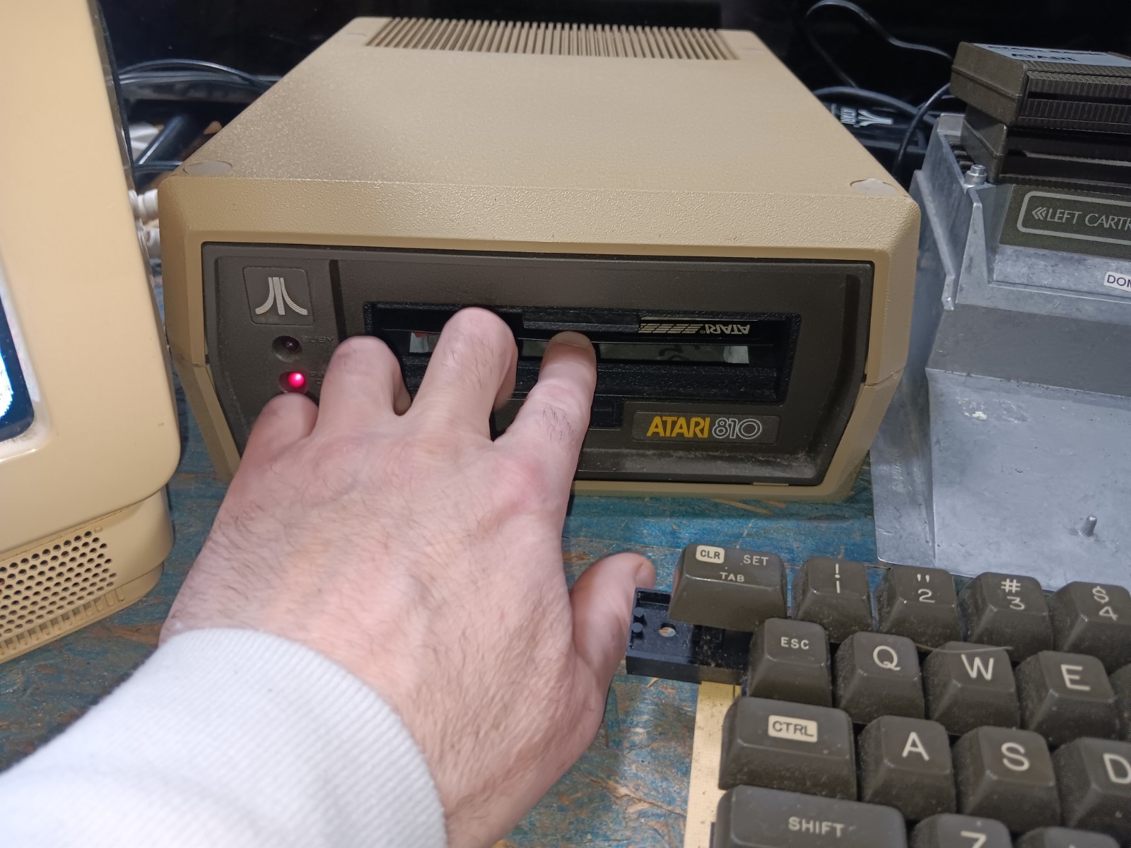 Atari 810 EXACT FLOPPY DISK DRIVE ONLY-GOOD-QUICK TESTED-NOT LOCKING IN-READS