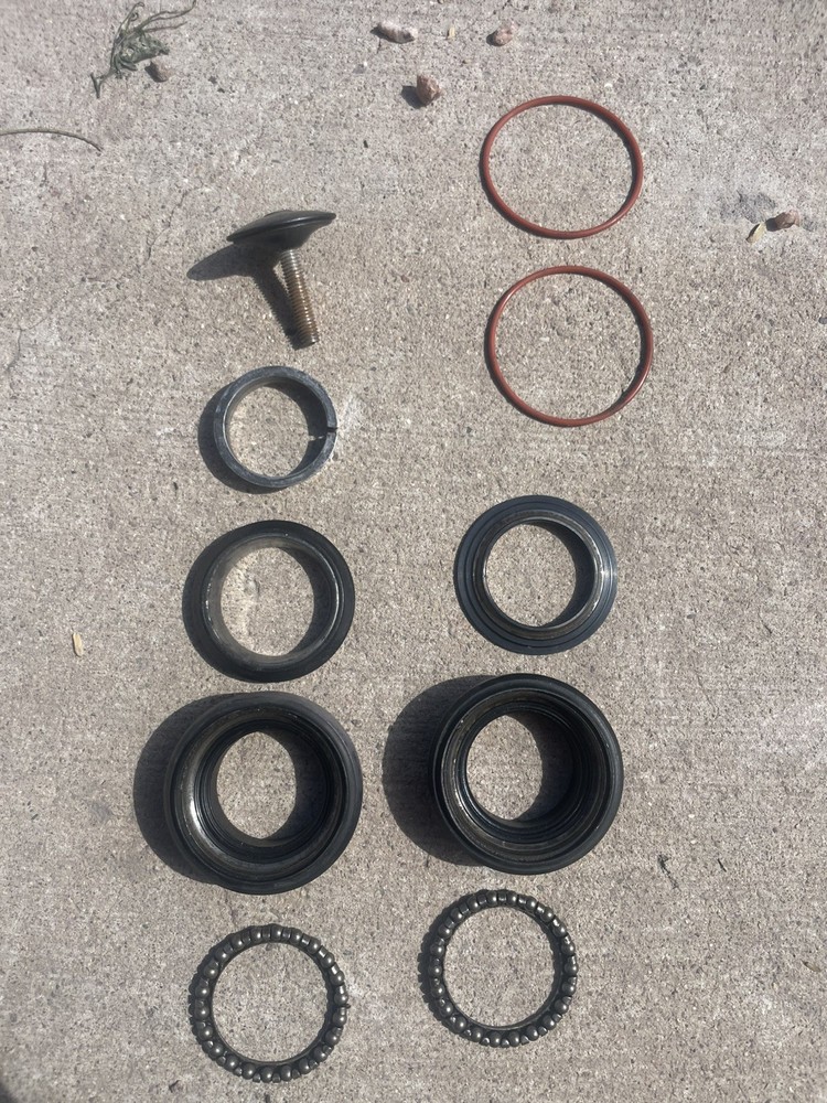 WTB grease guard 1 1/8" threadless headset in black lightly used