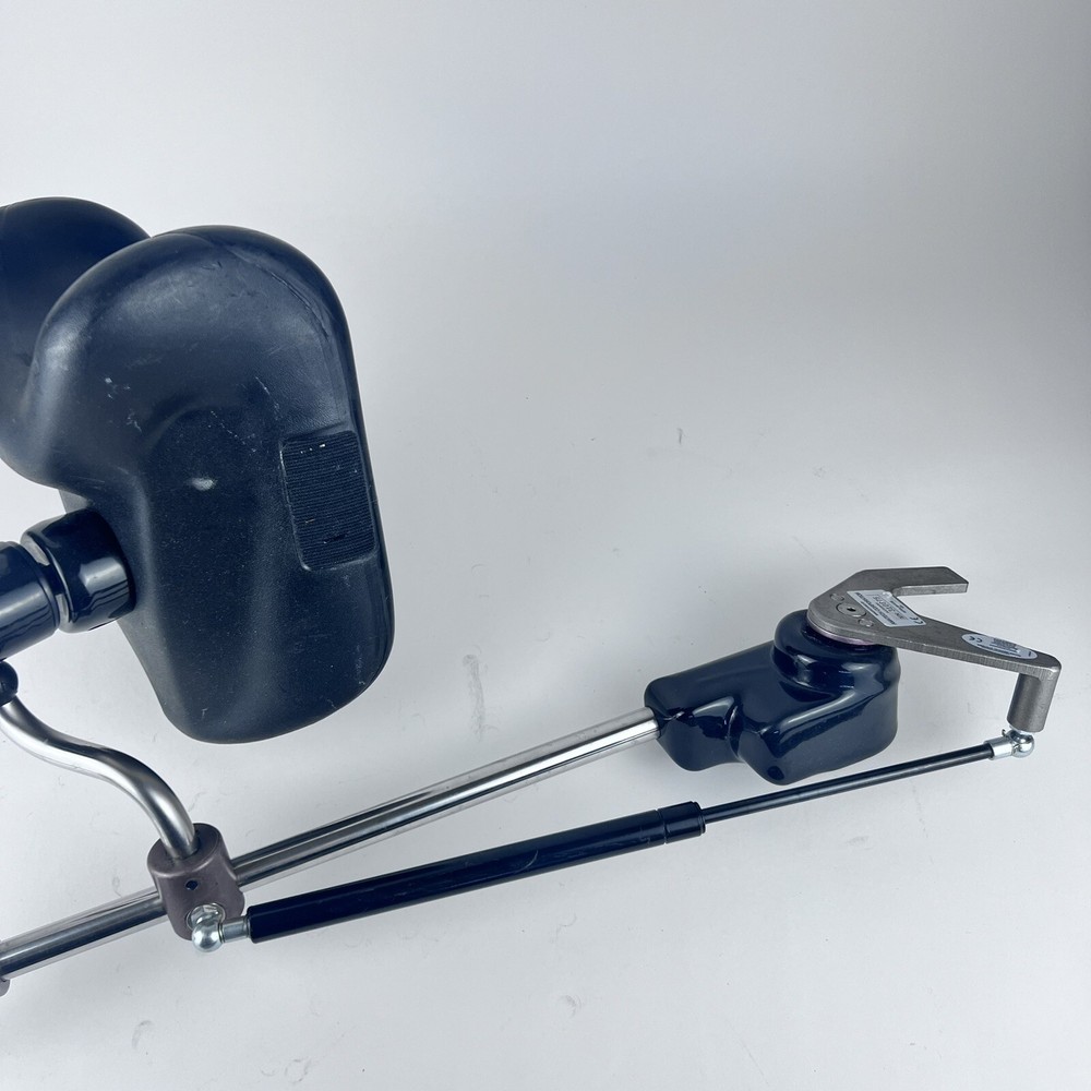 Amatech Corp Stirrup Right W/ Pad - Power Grip Lock