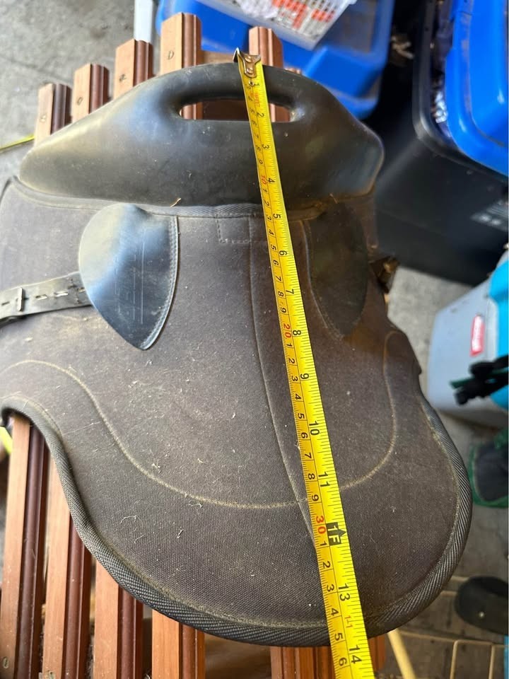 Wintec Kids Saddle built in handle