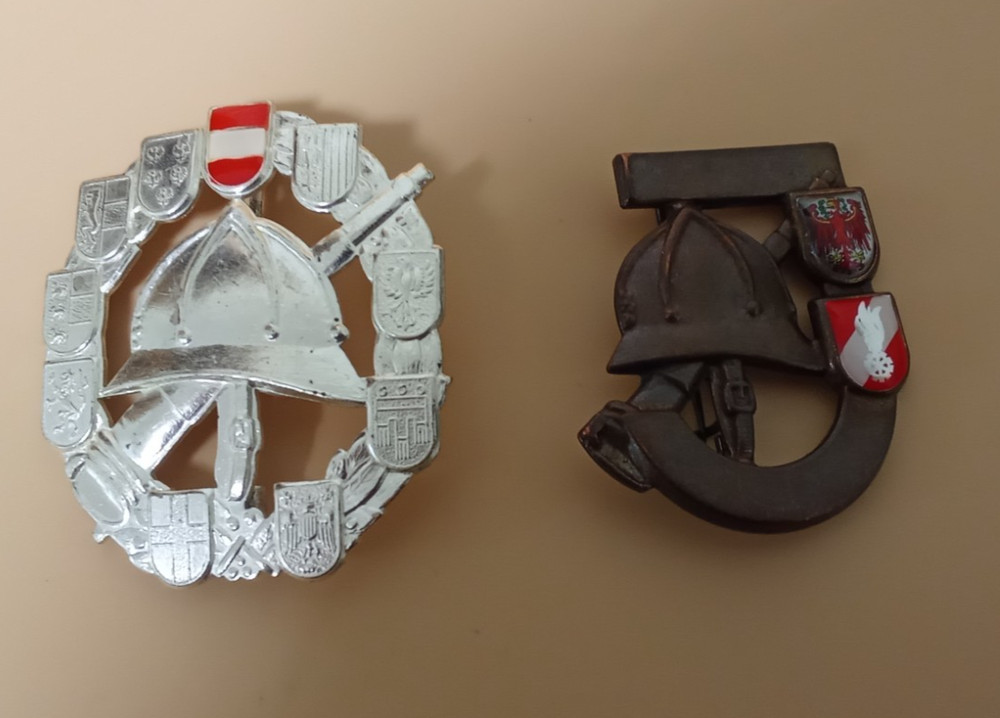 2 AUSTRIA FIRE FREFIGHTING RESCUE BADGE PATCH