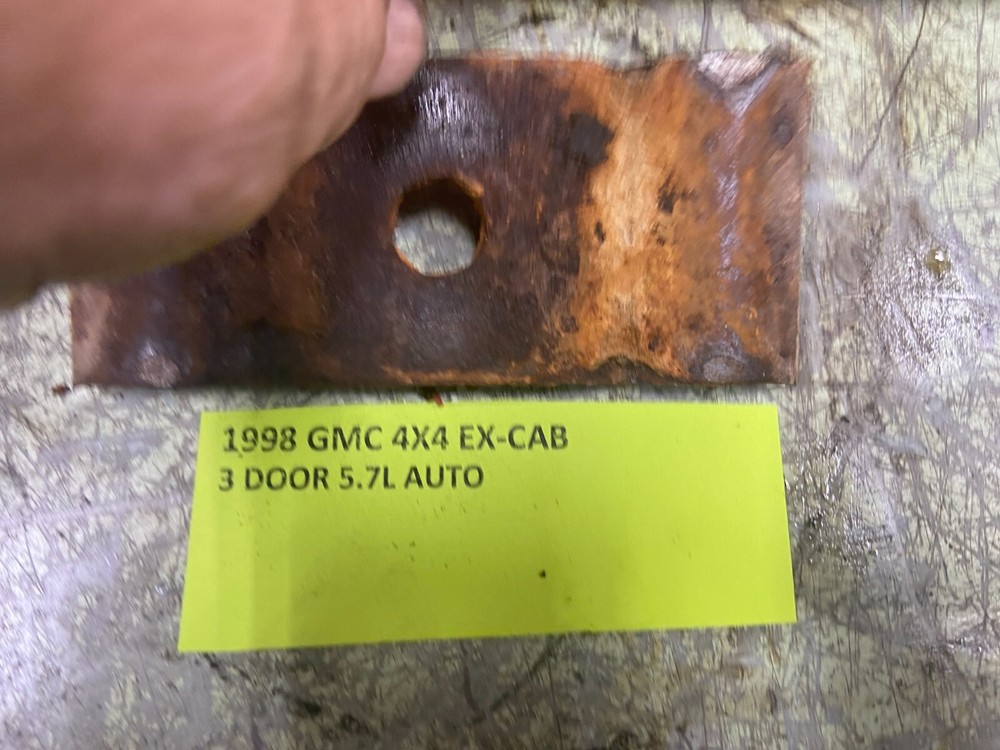 1996-1999 GMC EX.CAB REAR LEAF SPRING BRACKET PLATE
