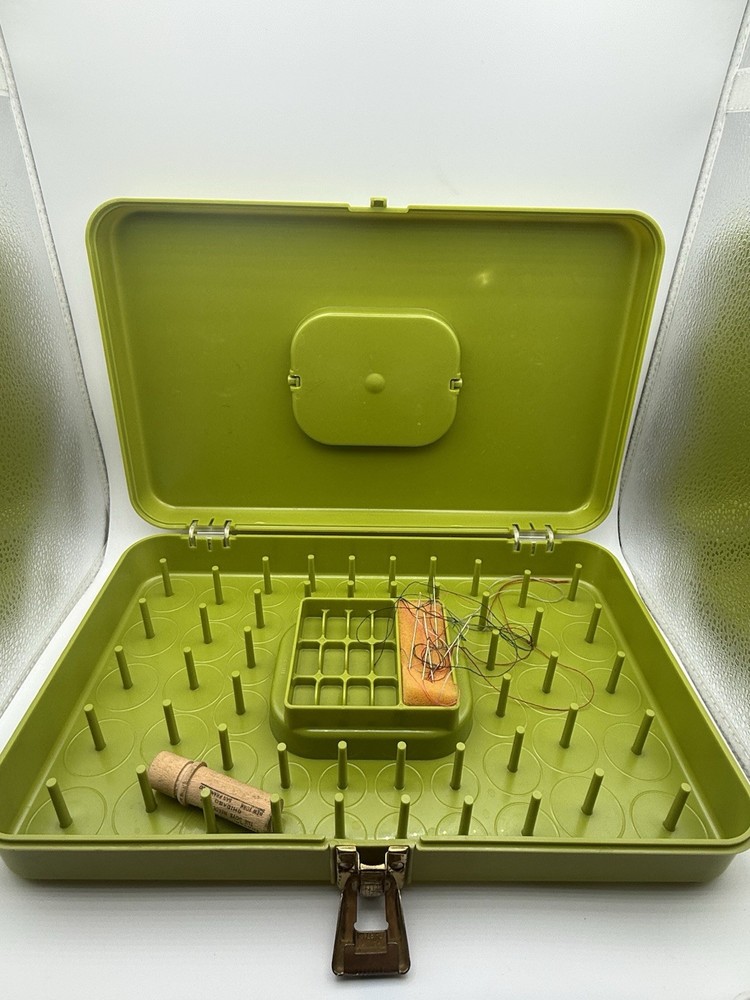 WILSON GREEN WIL-HOLD SEWING SPOOL BOX CASE THREAD BOBBIN ORGANIZER