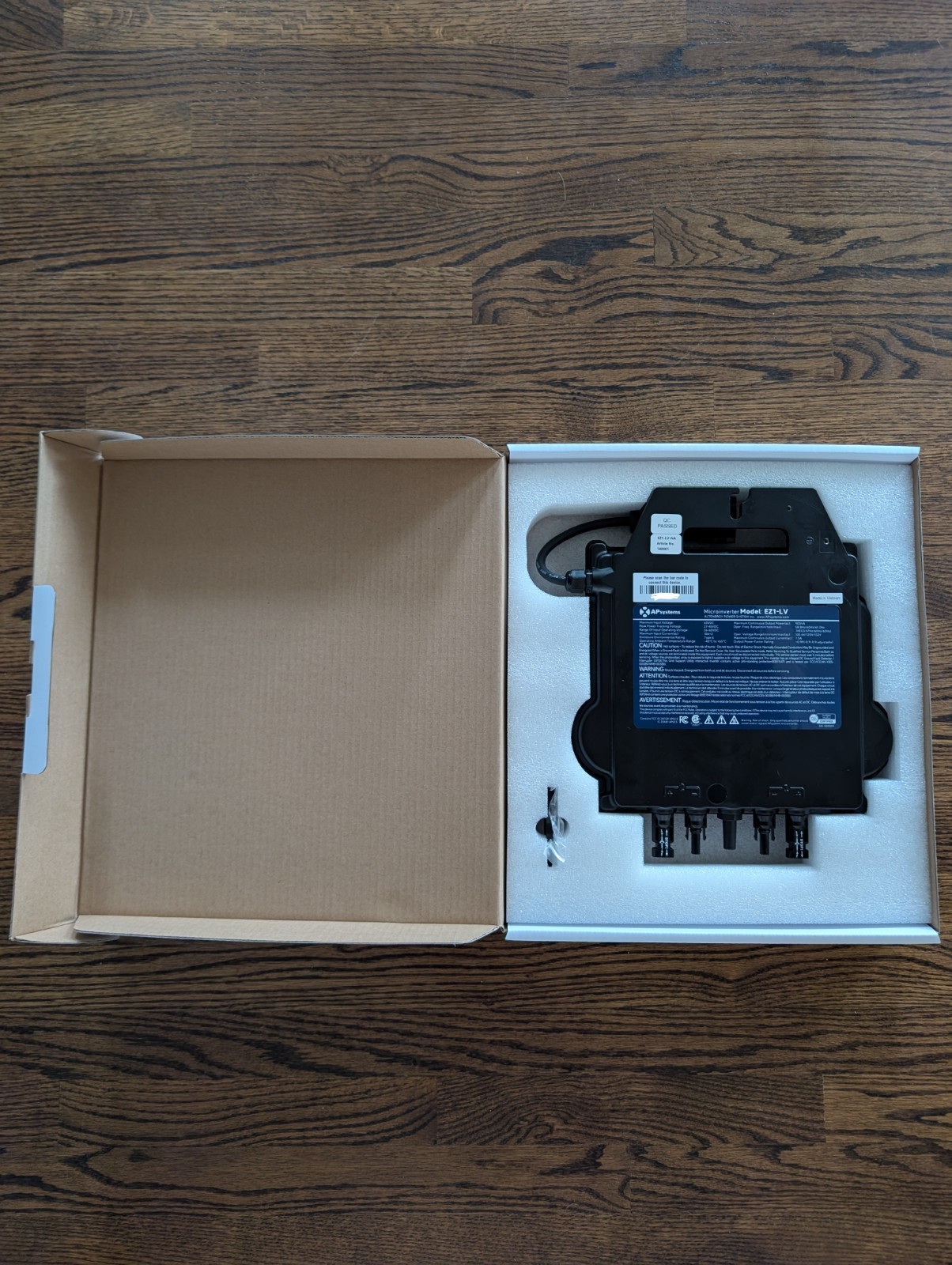 APsystems EZ1-LV 120V Plug-in Solar Microinverter + Cord