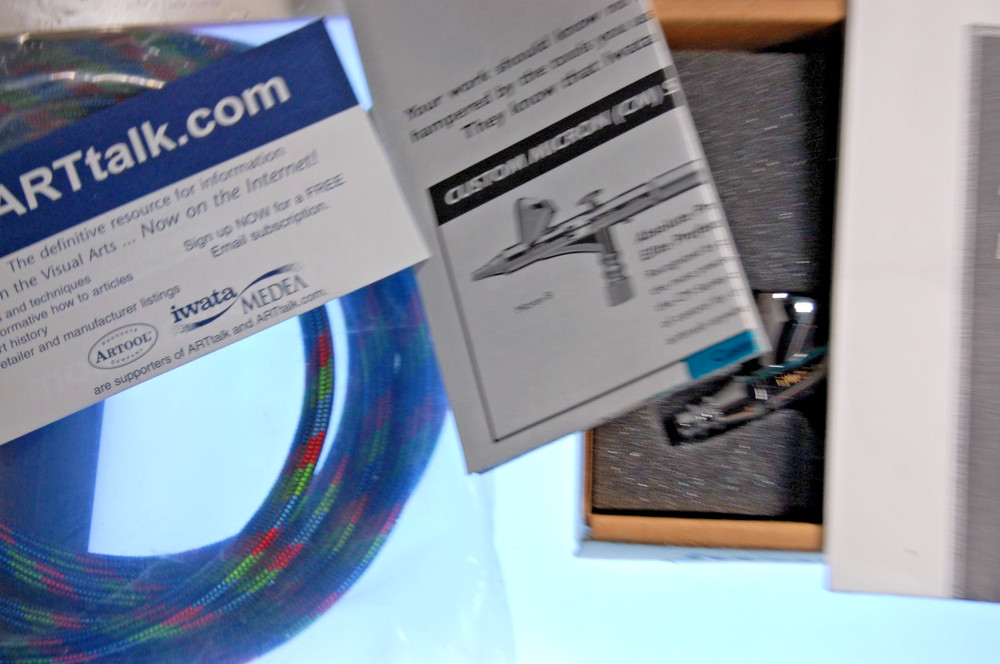 Iwata HP-BS Eclipse Airbrush - Small Gravity Feed + Air Hose - Silver