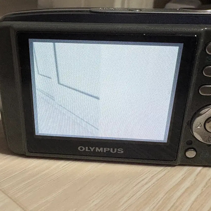 Olympus μDigital 600 Camera with XD Card Reader