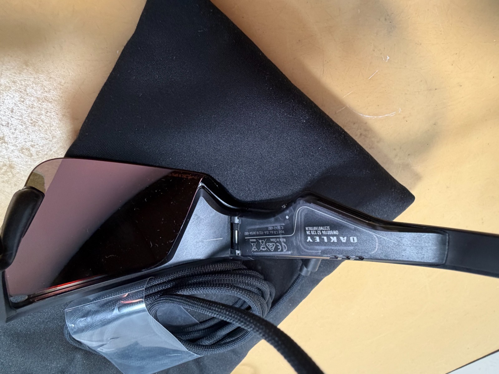 Oakley Meta Vanguard Black Prizm 24K 0W8001E (DEMO MODEL, SEE PHOTOS)