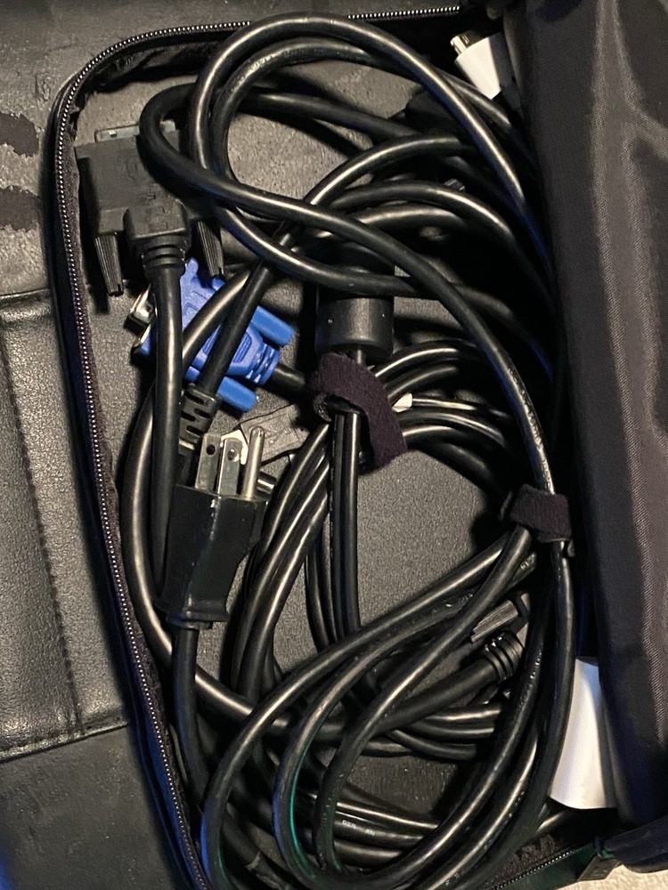 Dell 3200MP DLP PORTABLE FRONT PROTECTOR W/CABLES, CASE, REMOTE AND EXTRA BULB