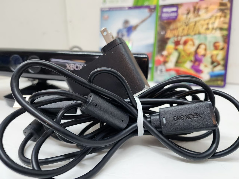 Microsoft Xbox 360 Kinect Connect Sensor Bar In Box W/ Games & power supply