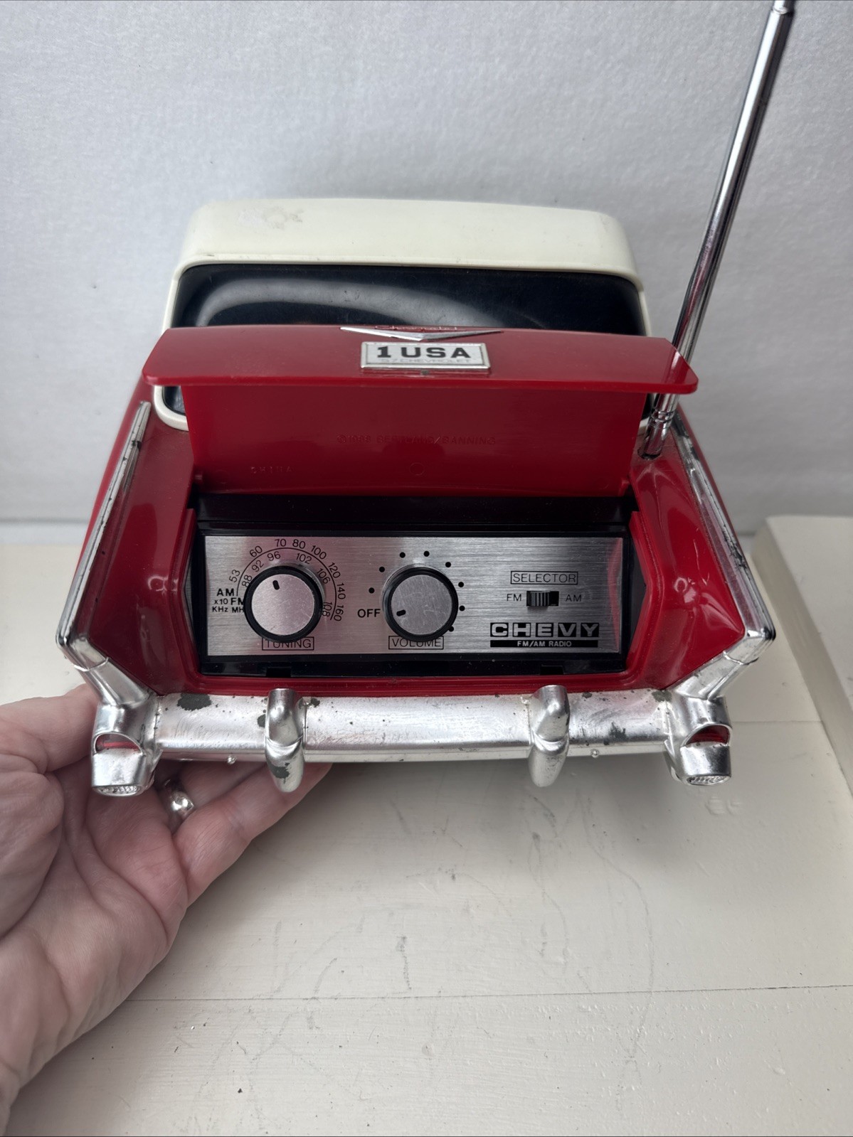 Vintage 1988 Red 1957 Chevy Belair Novelty, Am/Fm Wall Mount Radio. WORKS!