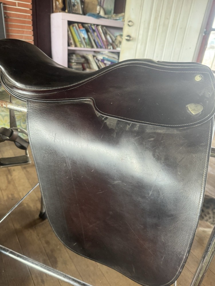 Blue Ribbon Cutback Saddle