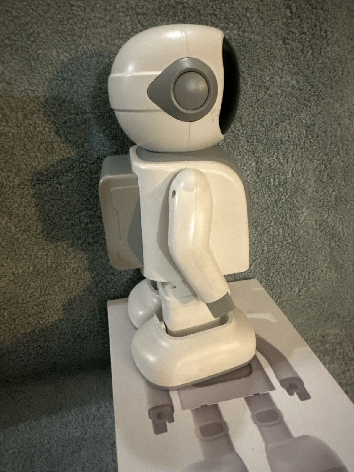 Dancing Robot Speaker-Portable Dancing Robot Bluetooth Speaker for Any Age