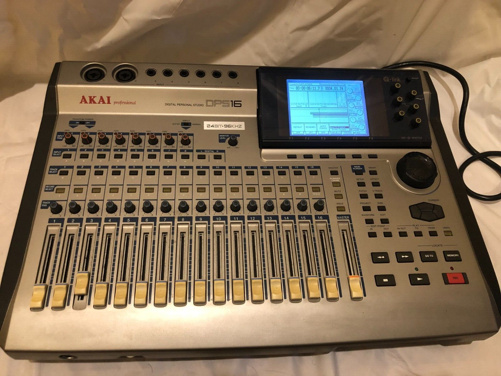 AKAI DPS16 Digital Multitrack 24bit/96kHz HDR Workstation Recorder