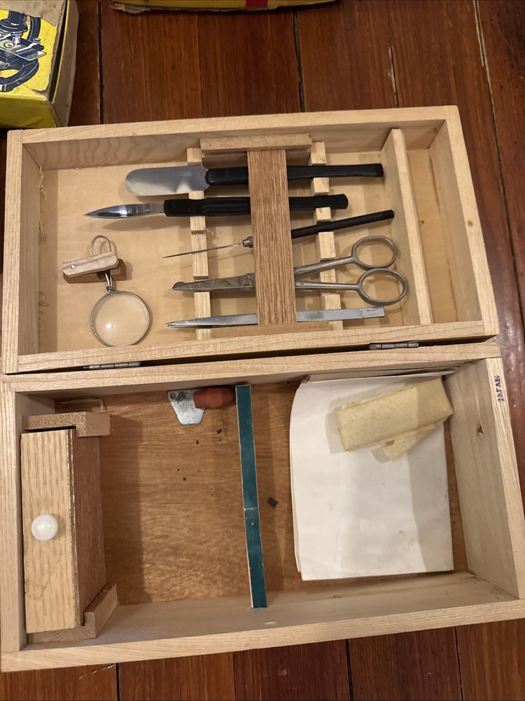 Milben VINTAGE Microscope with 7 Slide Dissecting Specimen Kits & Projector