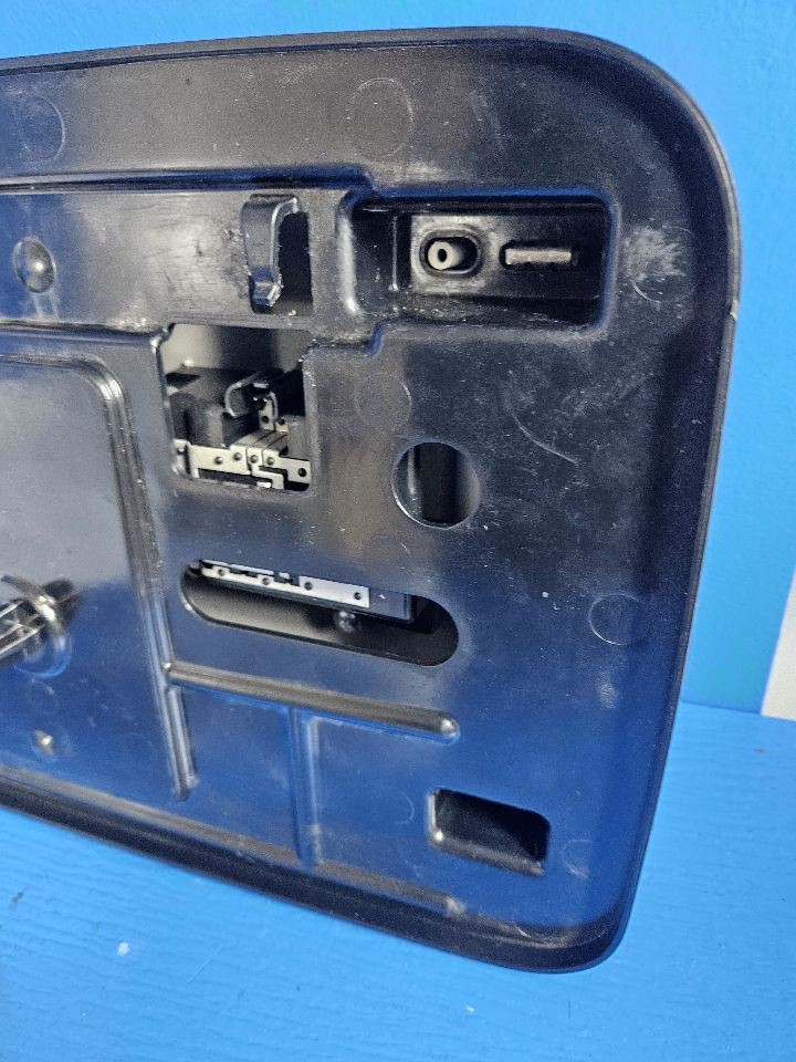 TRAVERSE 2012 Console Rear LIGHT 6893